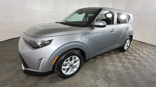 Used 2024 Kia Soul LX w/ Option Group 015 FWD image 7
