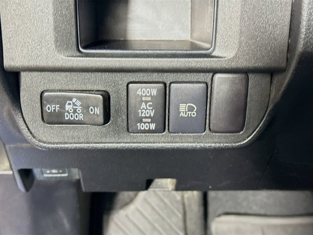 Used 2018 Toyota Tacoma Limited image 10