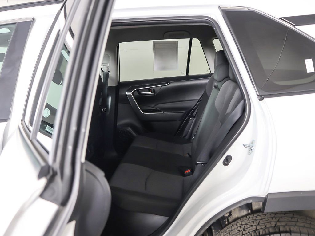 Used 2025 Toyota RAV4 XLE AWD/4WD image 29