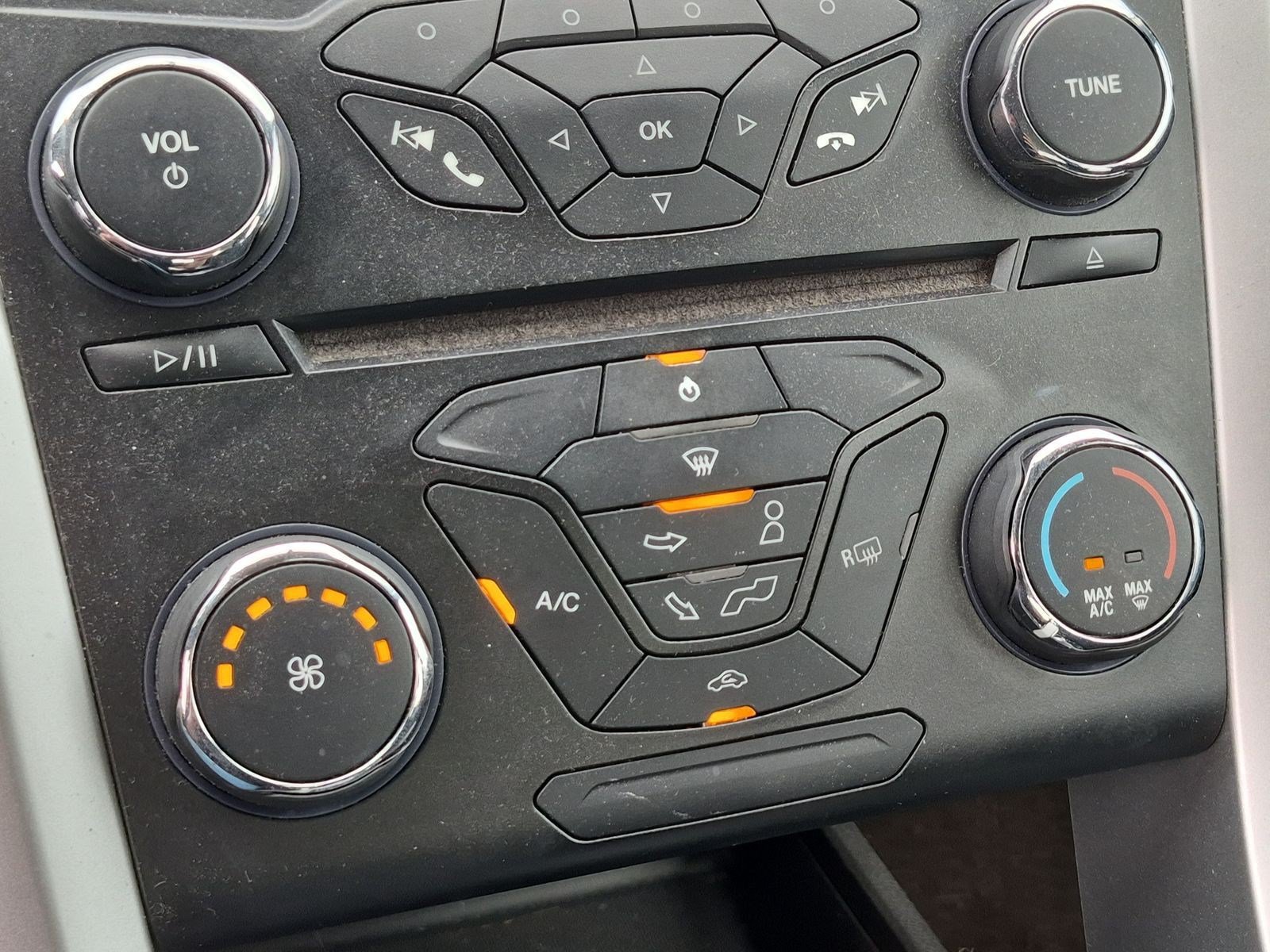 Used 2014 Ford Fusion SE FWD image 24