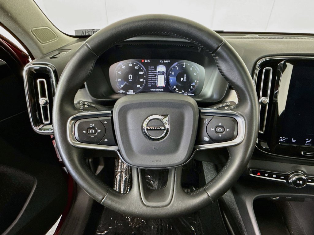 Used 2021 Volvo XC40 T5 Momentum w/ Premium Package AWD/4WD image 13