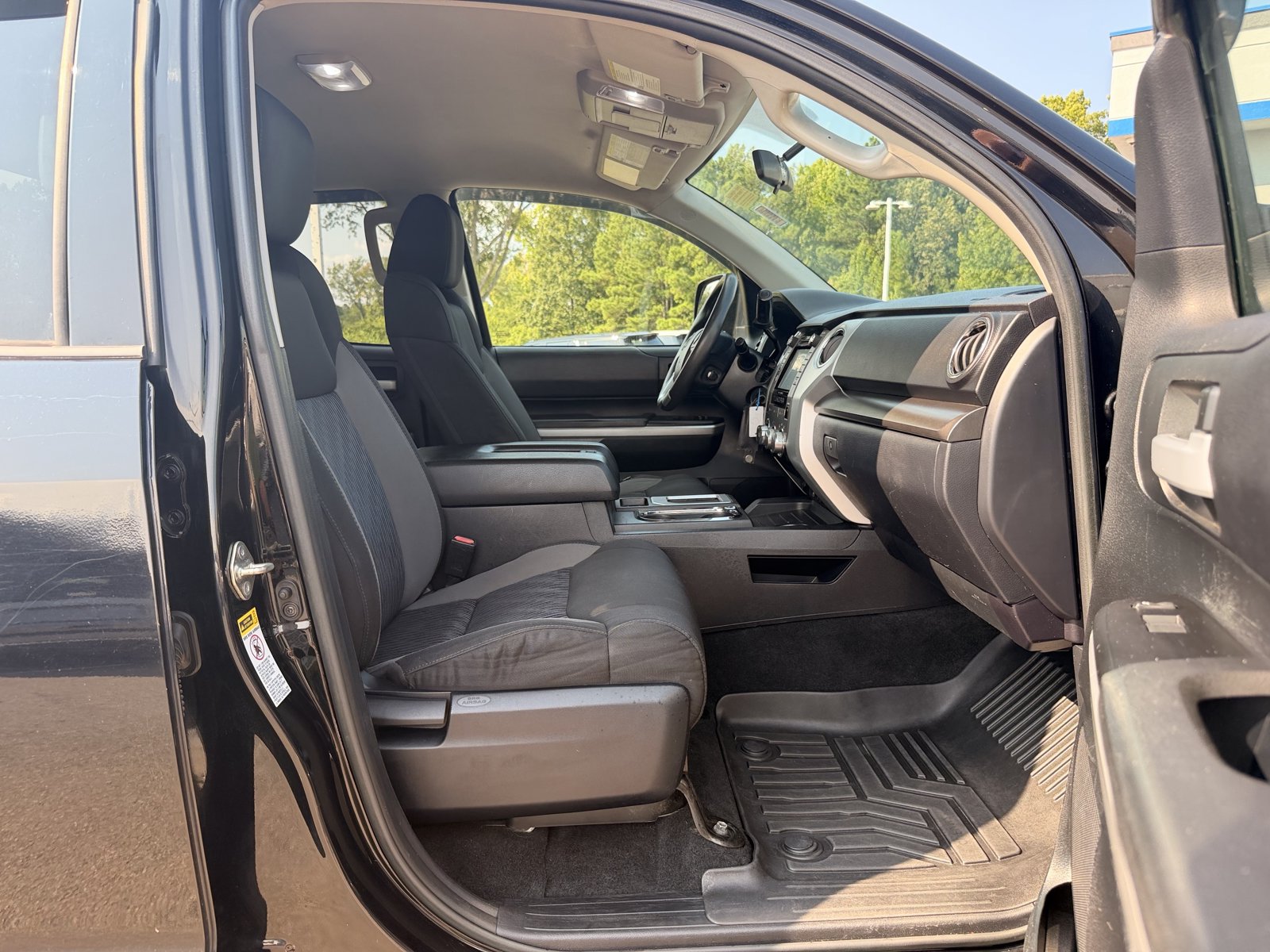 Used 2017 Toyota Tundra SR5 AWD/4WD image 32