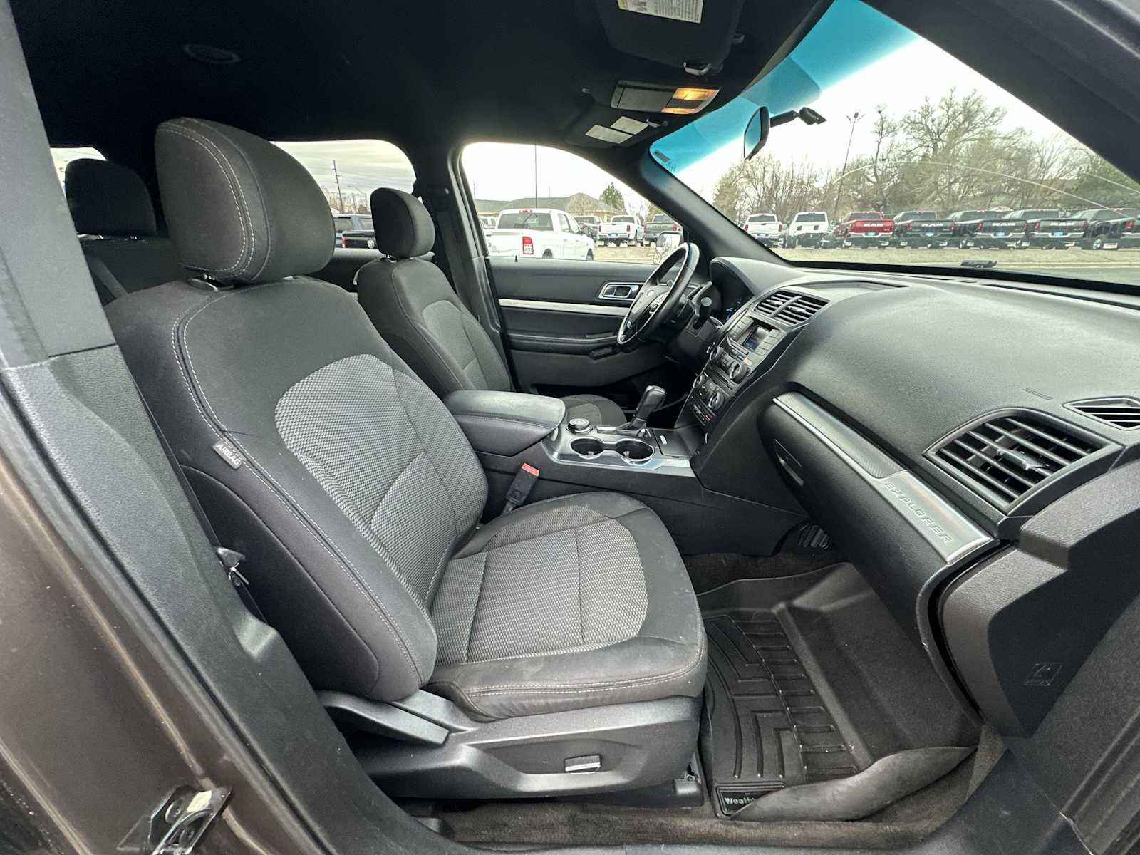 Used 2016 Ford Explorer XLT image 24
