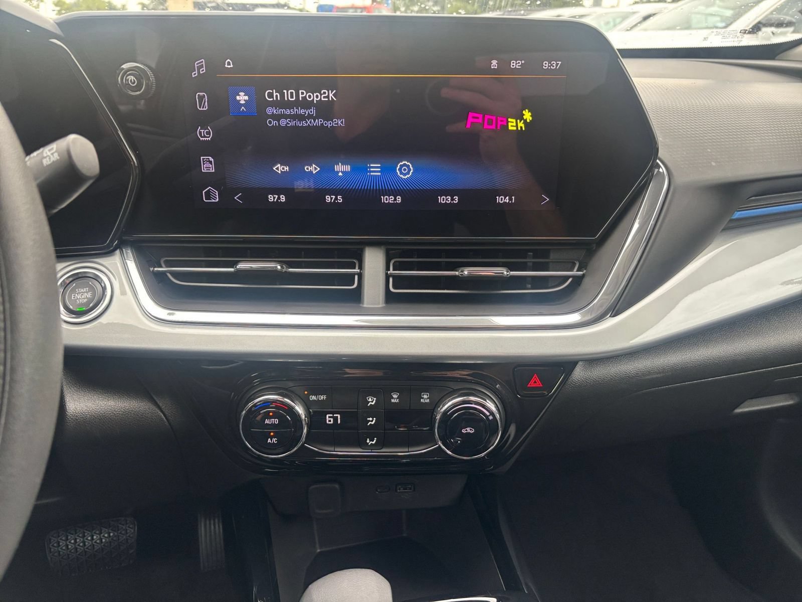 Used 2025 Chevrolet Trax LT FWD image 17