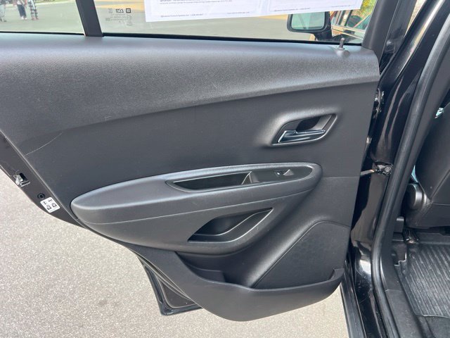 Used 2020 Chevrolet Trax LT w/ LT Convenience Package FWD image 15