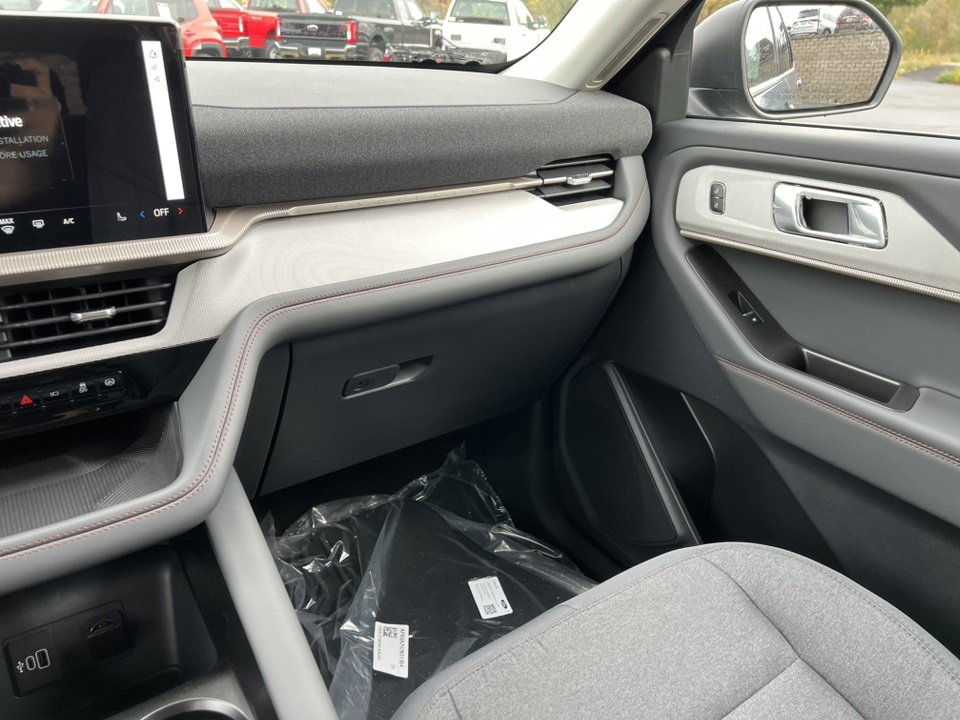 New 2026 Ford Explorer Active image 31