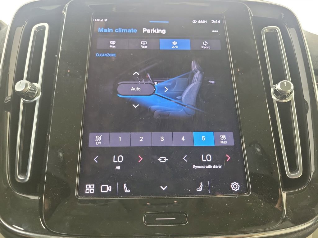 Used 2023 Volvo XC40 B4 Ultimate FWD image 21