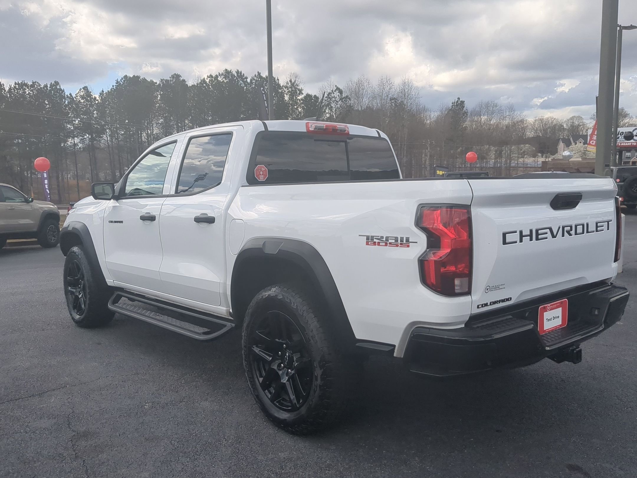 Used 2024 Chevrolet Colorado Trail Boss w/ Technology Package image 7