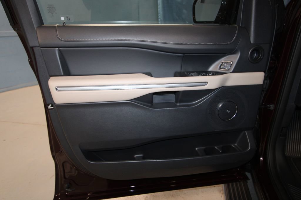 Used 2023 Ford Expedition Limited image 6
