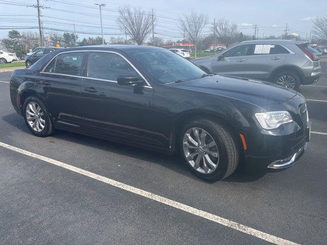 Used 2015 Chrysler 300 Limited w/ Driver Convenience Group image 2