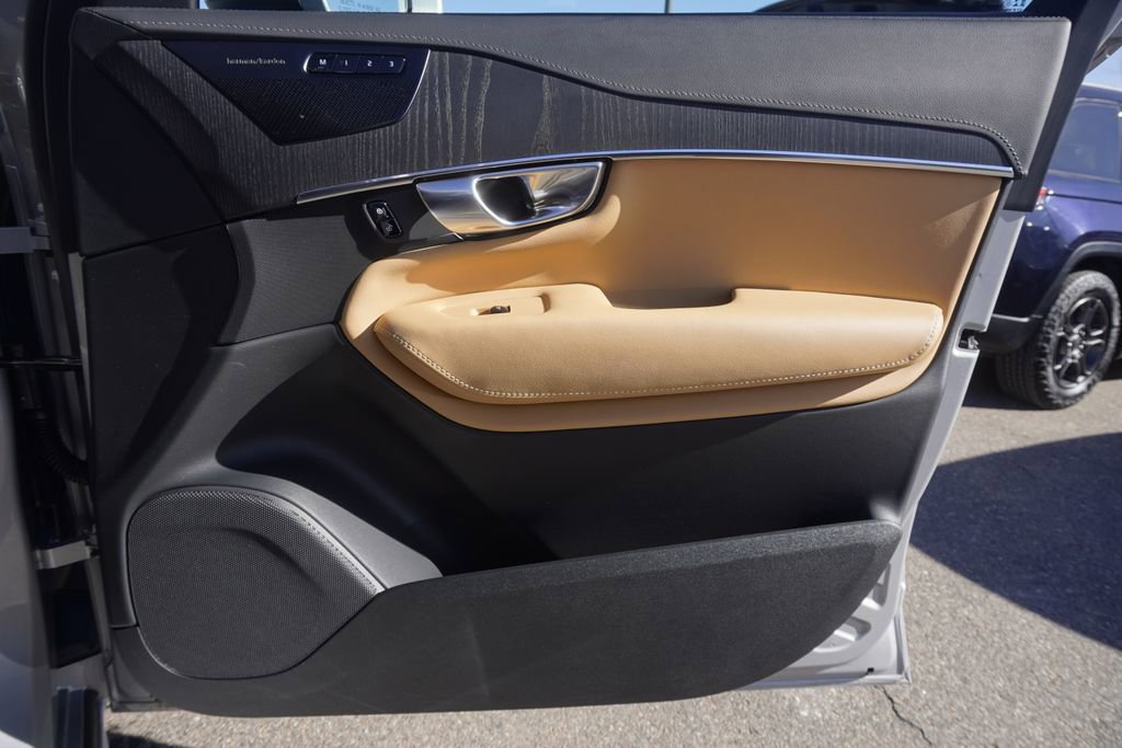 Used 2023 Volvo XC90 B6 Ultimate image 21