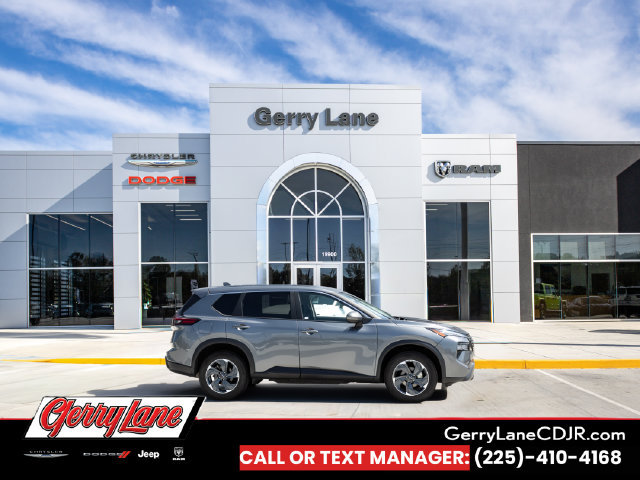 Used 2025 Nissan Rogue SV FWD image 1