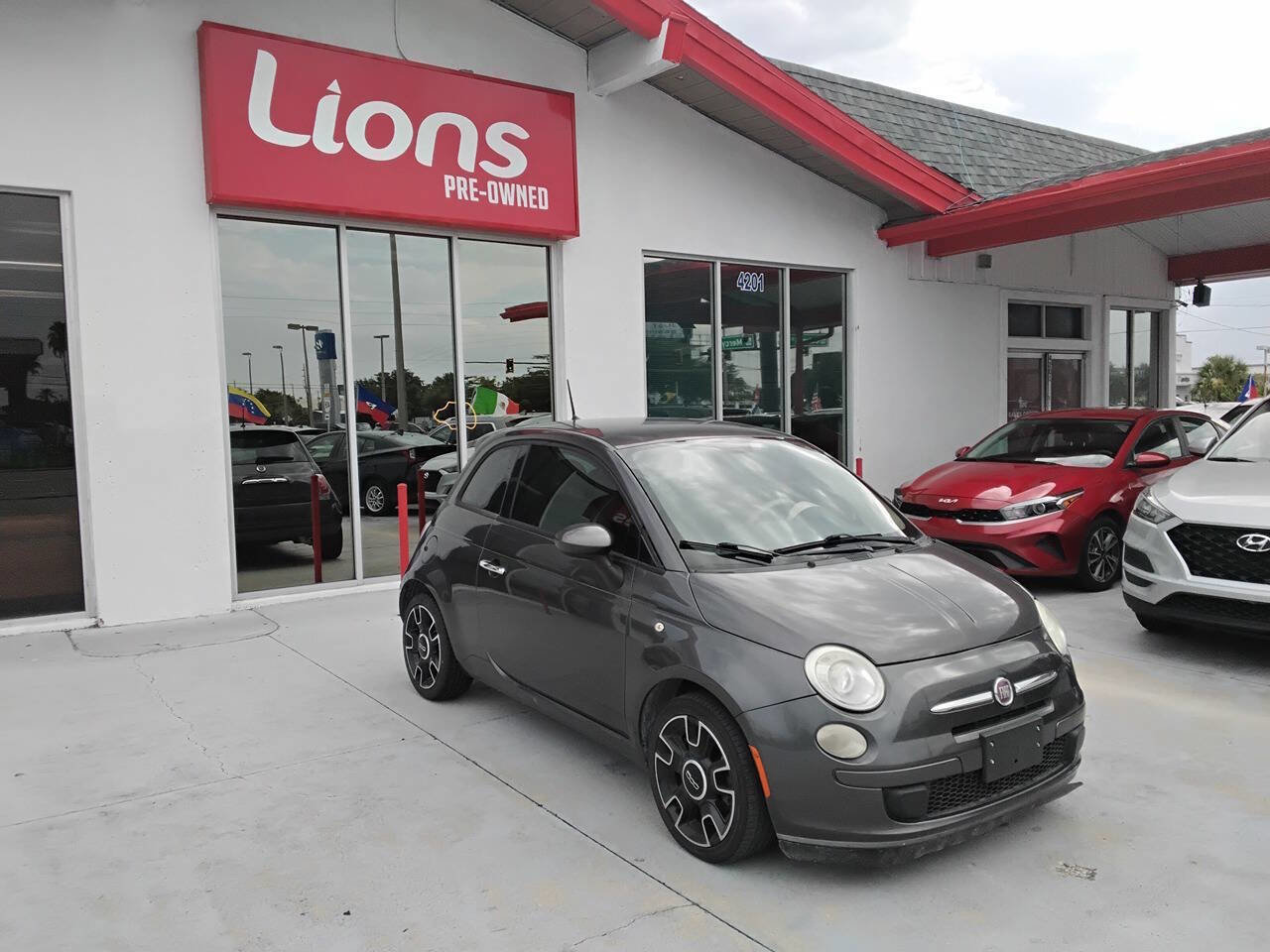 Used 2015 FIAT 500 Pop image 2