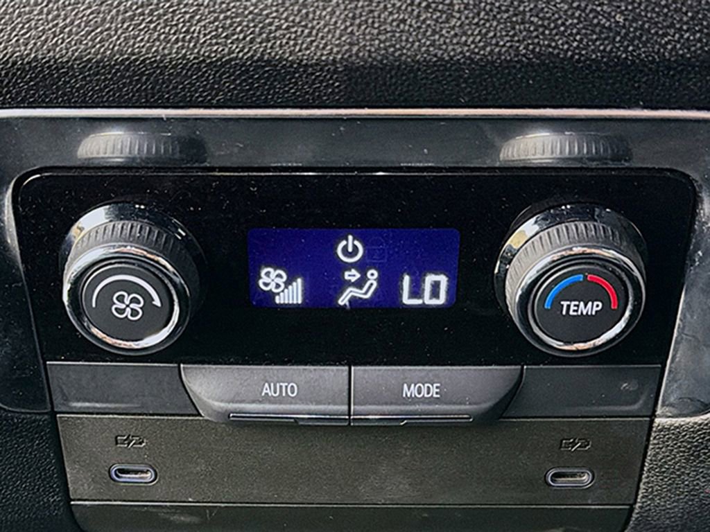 Used 2025 Chevrolet Suburban Z71 AWD/4WD image 41