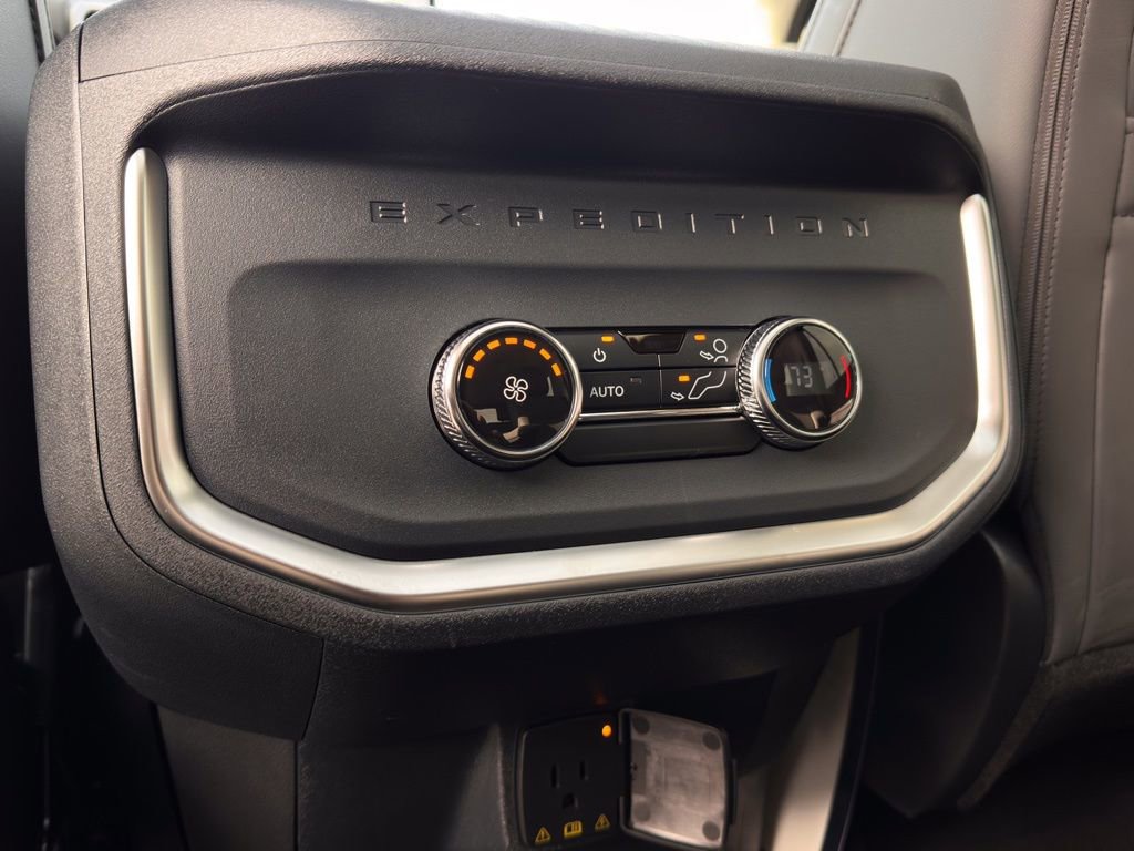 New 2025 Ford Expedition Active image 77