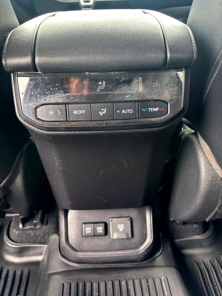 Used 2021 Toyota Highlander Limited image 18
