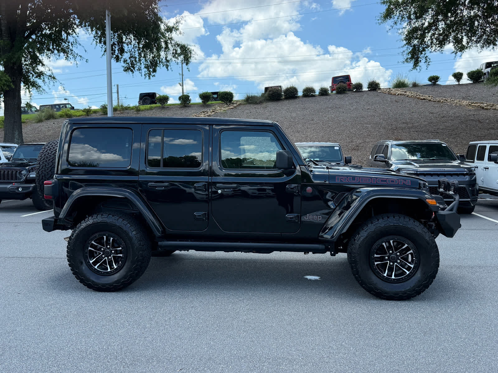 Used 2024 Jeep Wrangler Unlimited Rubicon AWD/4WD image 6