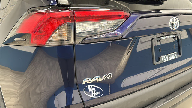 Used 2021 Toyota RAV4 XLE Premium AWD/4WD image 38