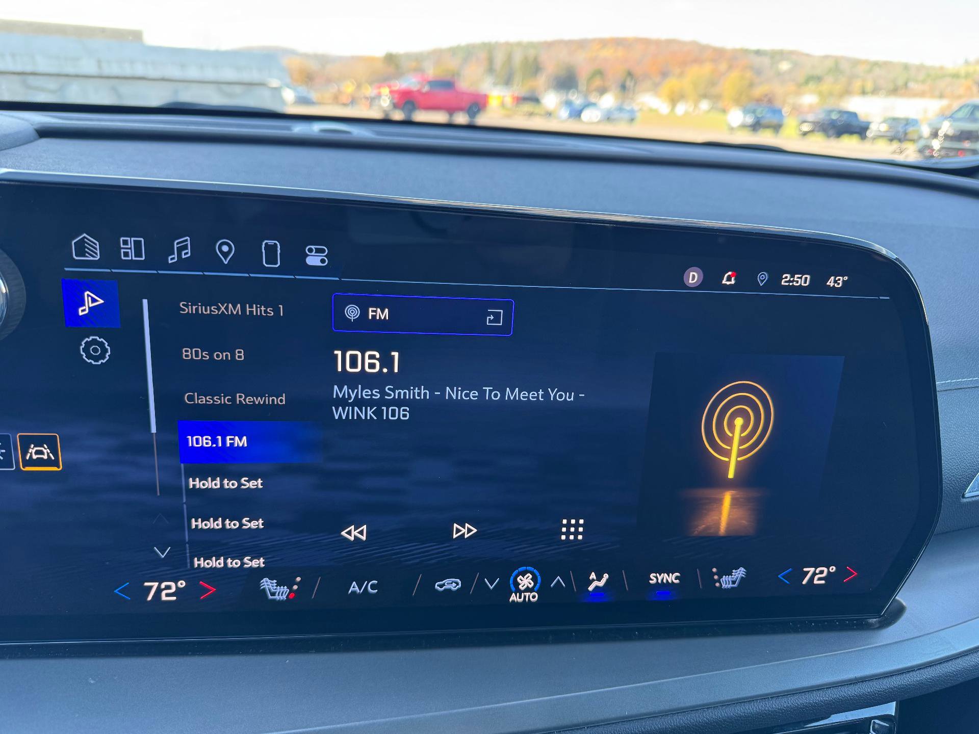 Used 2025 Chevrolet Traverse LT image 30