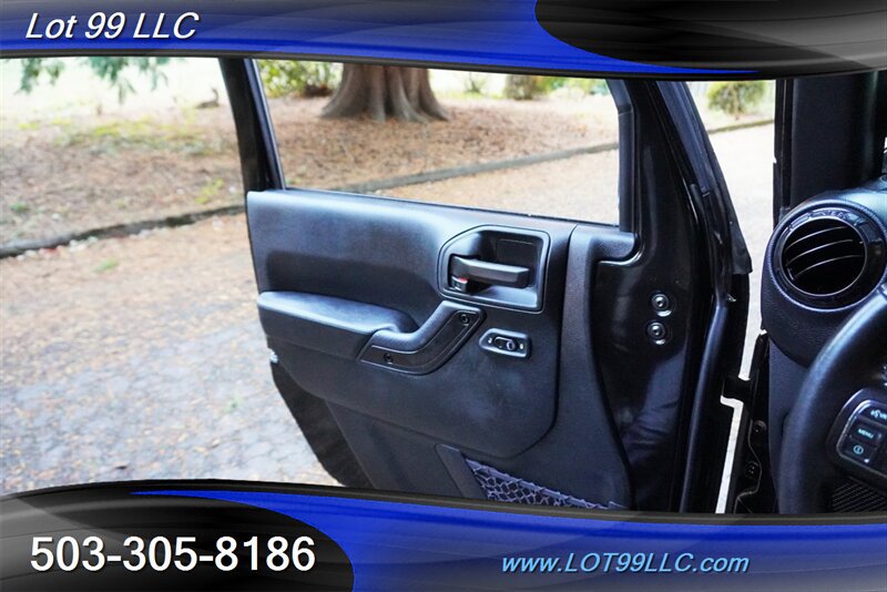 Used 2017 Jeep Wrangler Unlimited Sahara AWD/4WD image 30