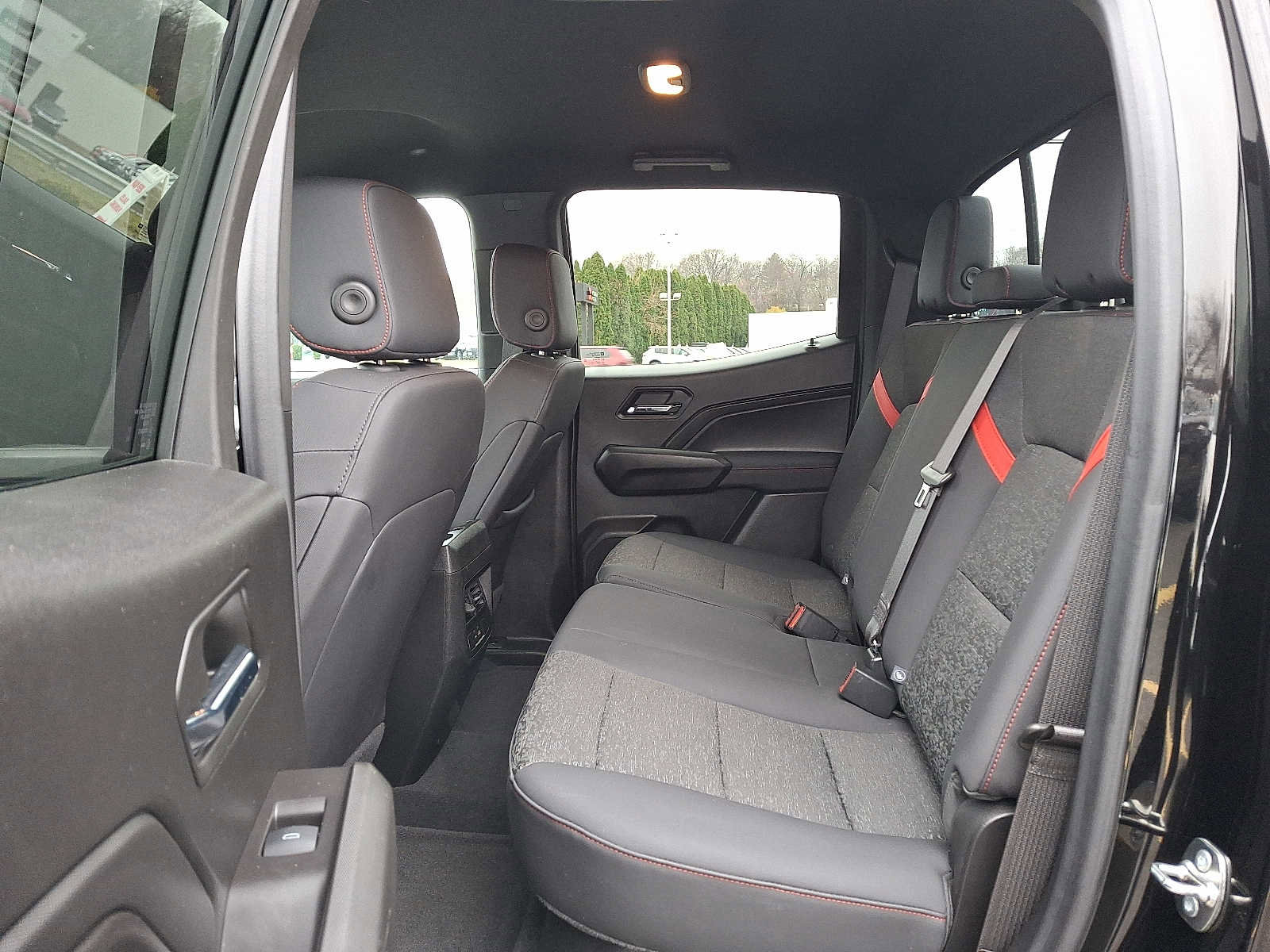 Used 2024 Chevrolet Colorado Z71 w/ Z71 Convenience Package 2 image 10