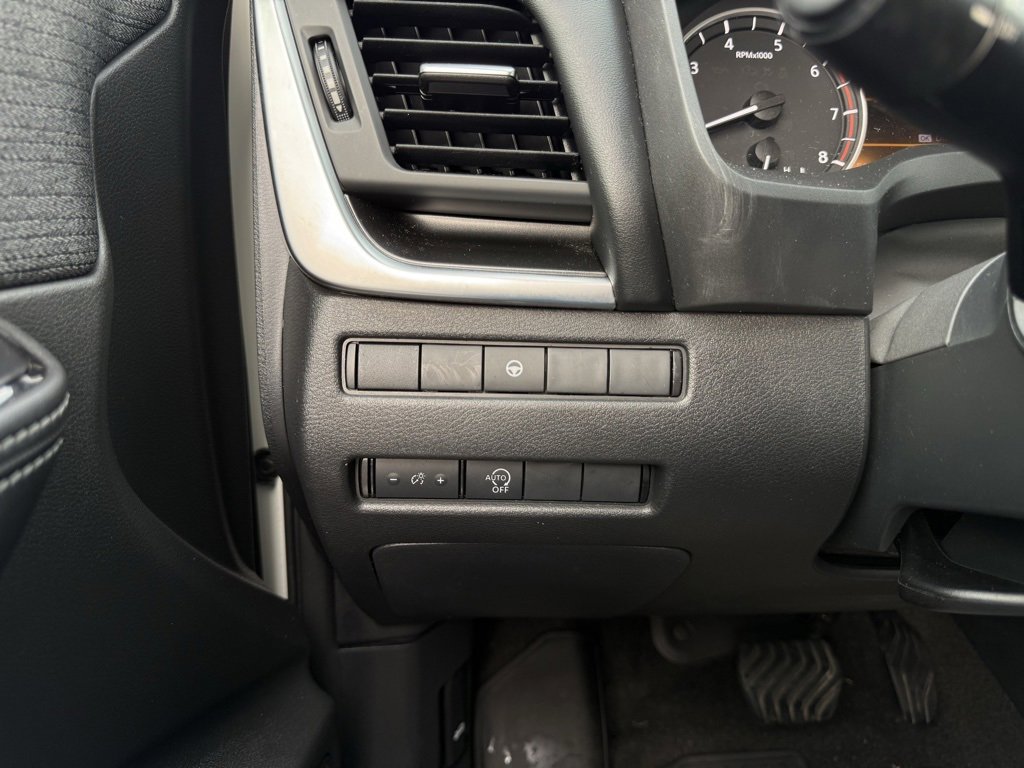 Used 2023 Nissan Rogue SV image 13