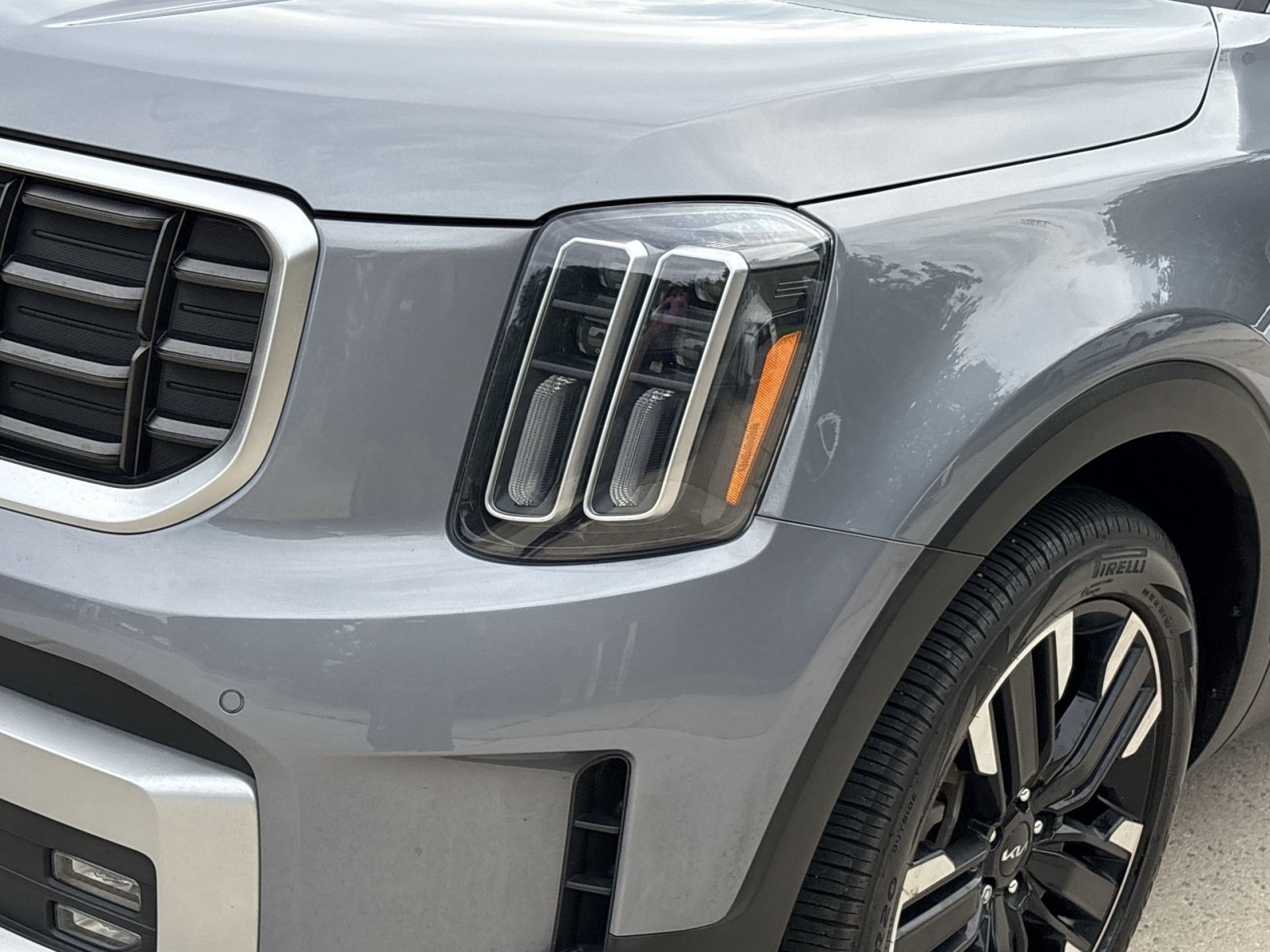 Used 2024 Kia Telluride SX w/ Towing Package FWD image 12