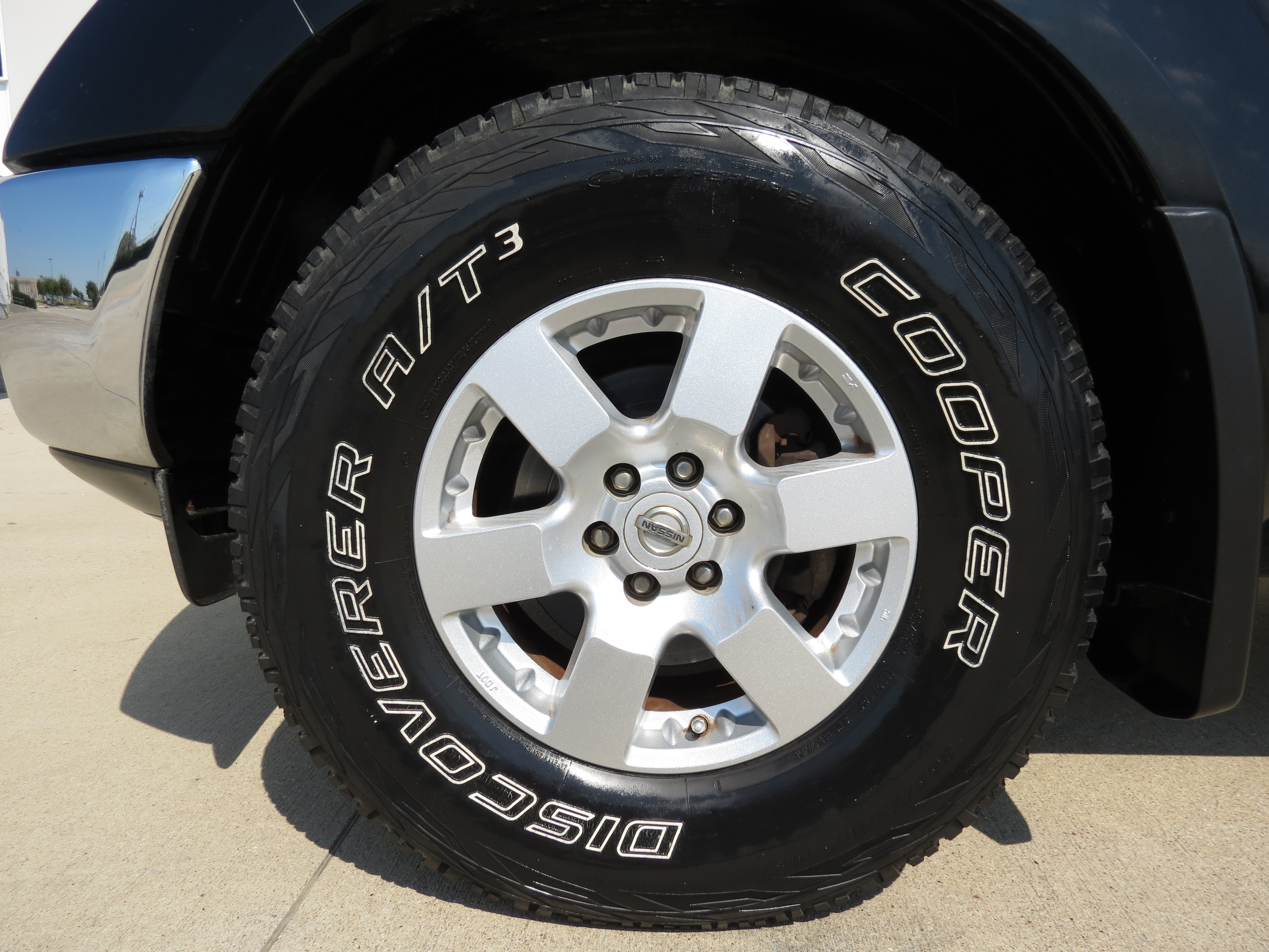 Used 2006 Nissan Frontier NISMO RWD image 10