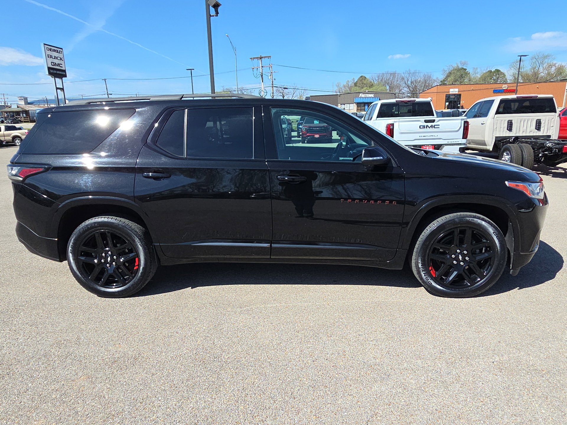 Used 2021 Chevrolet Traverse Premier w/ Redline Edition image 9