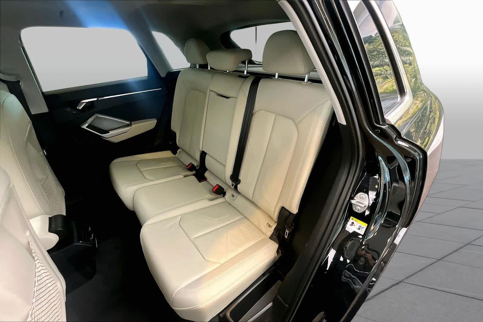 Used 2024 Audi Q3 2.0T Premium AWD/4WD image 21