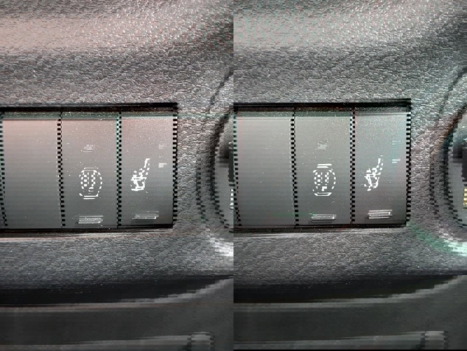 Used 2015 Jeep Wrangler Unlimited Rubicon image 16