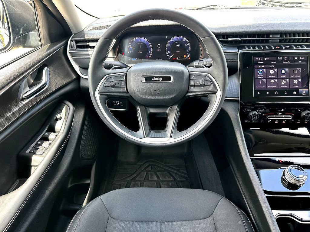 Used 2023 Jeep Grand Cherokee L Laredo w/ Luxury Tech Group I AWD/4WD image 23