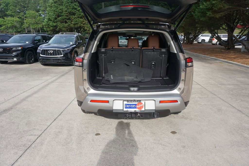 Used 2025 Nissan Pathfinder Platinum FWD image 19