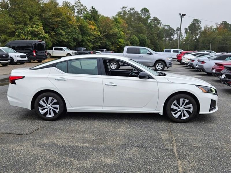 Used 2024 Nissan Altima 2.5 S image 14