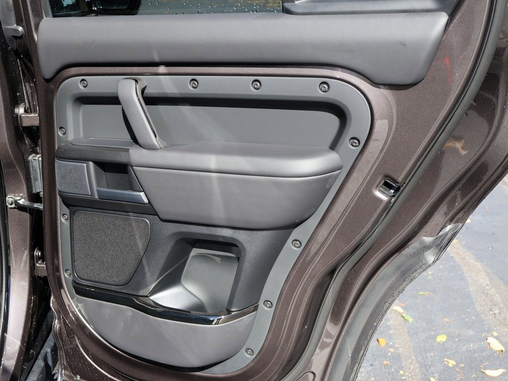 New 2026 Land Rover Defender 110 OCTA image 20