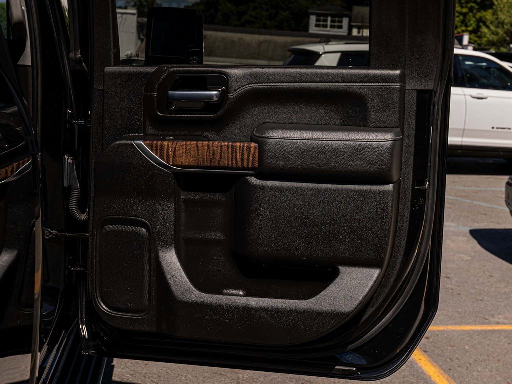 Used 2021 GMC Sierra 3500 Denali w/ Denali Ultimate Package image 15