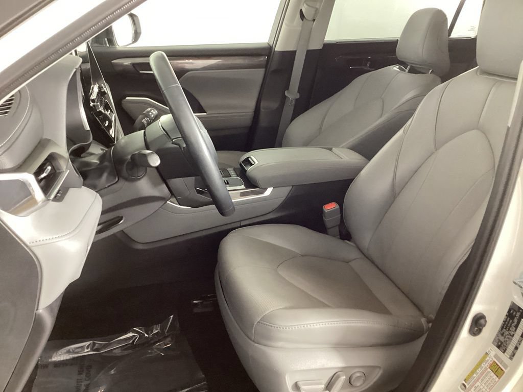Used 2022 Toyota Highlander Limited AWD/4WD image 10