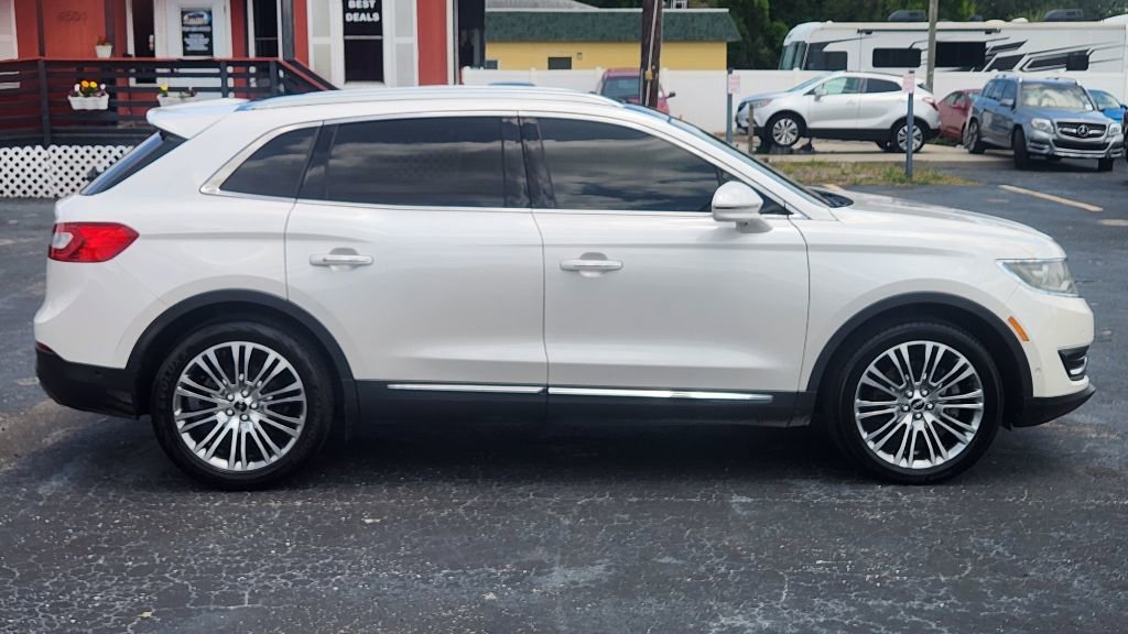 Used 2016 Lincoln MKX Reserve w/ Technology Package FWD image 7