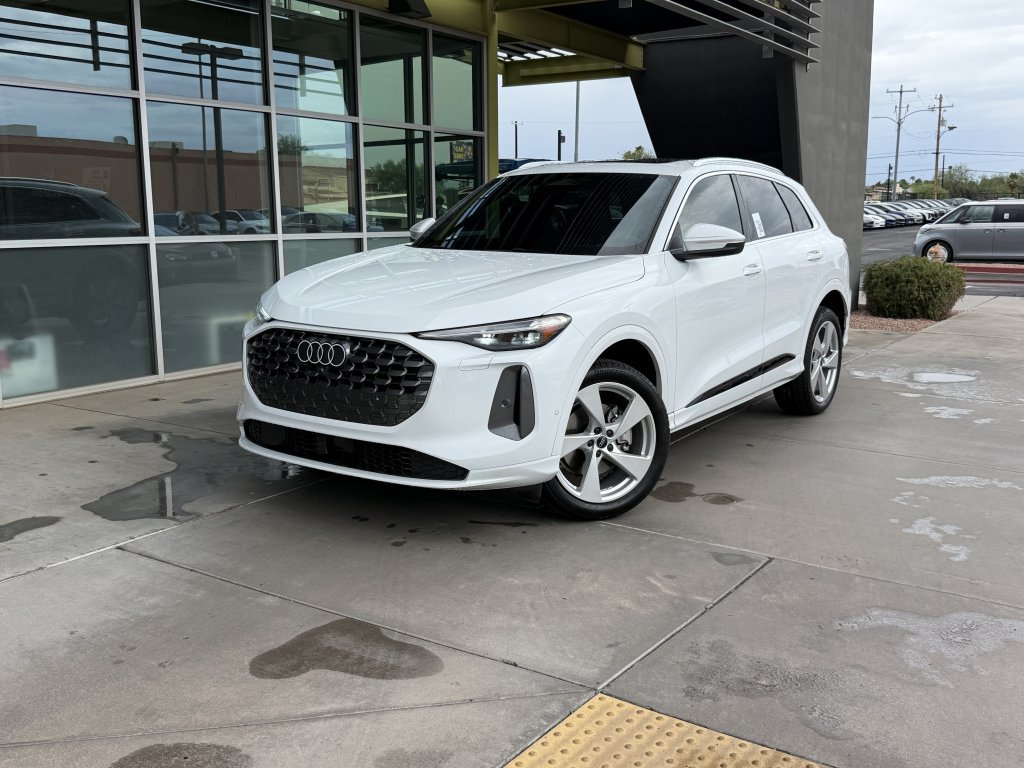 Used 2025 Audi Q5 Premium Plus w/ Premium Plus AWD/4WD image 2