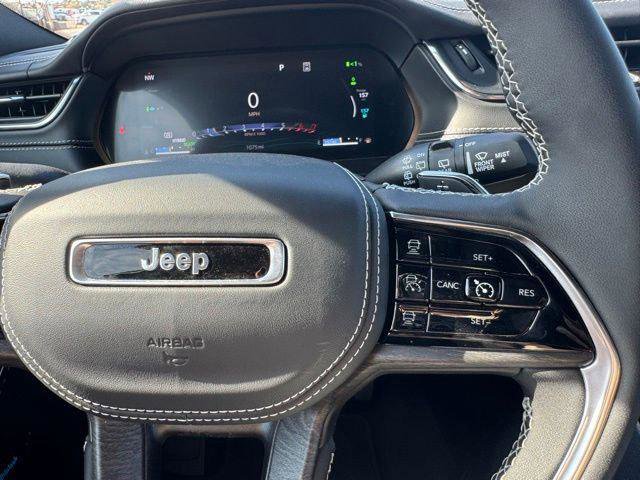 Certified 2025 Jeep Grand Cherokee Overland AWD/4WD image 30