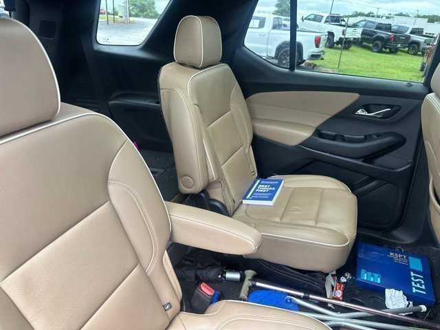 Used 2023 Chevrolet Traverse Premier FWD image 14