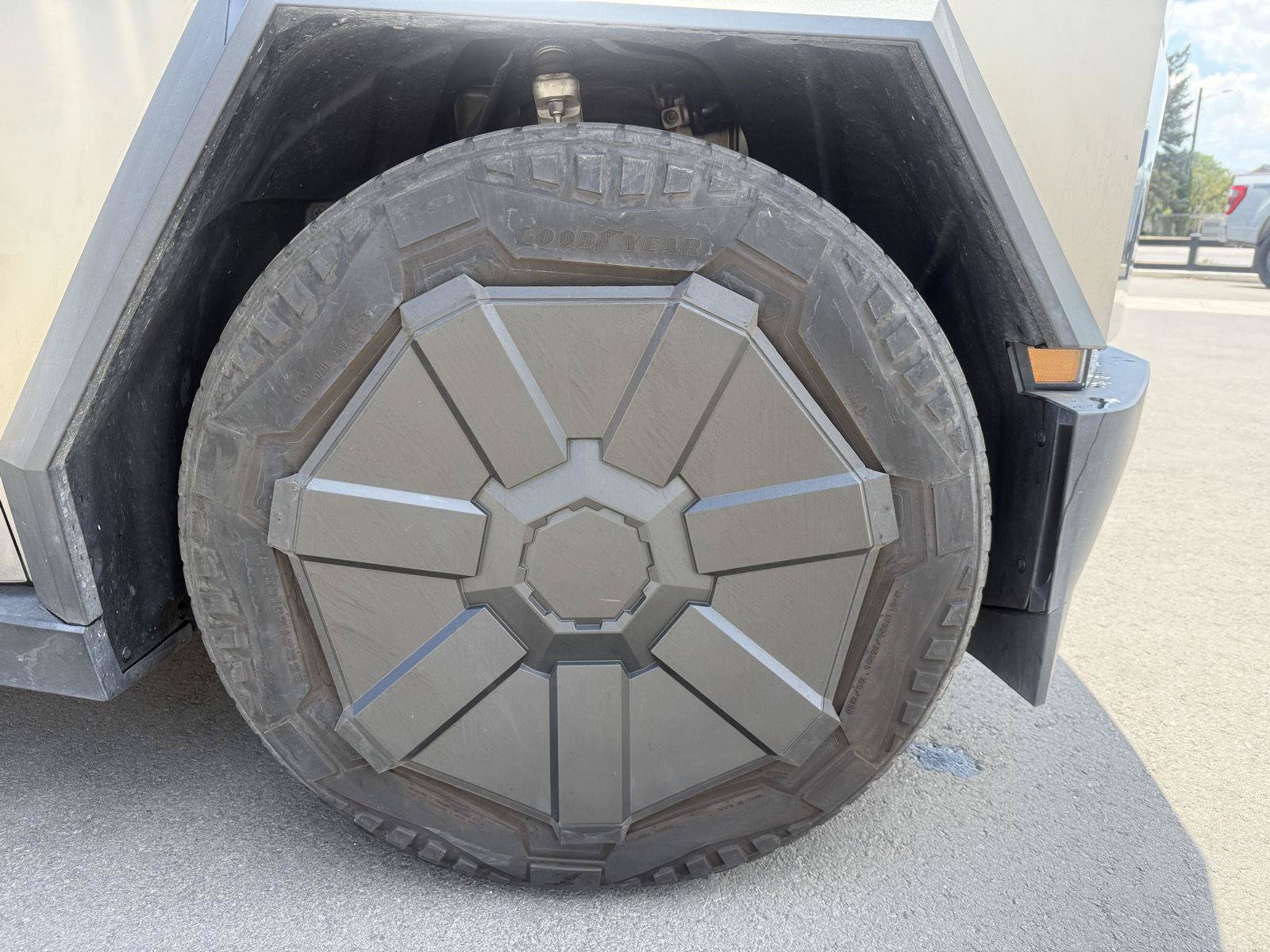 Used 2024 Tesla Cybertruck AWD Crew Cab image 10