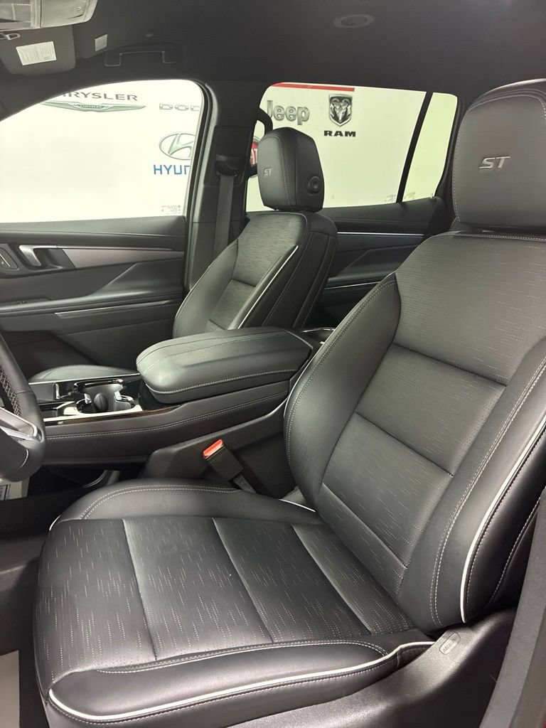 Used 2026 Buick Enclave Sport Touring FWD image 10