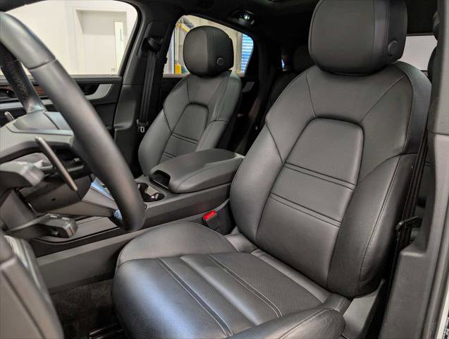 Used 2024 Porsche Cayenne Coupe image 10