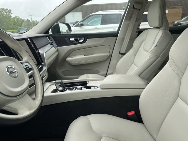 Used 2024 Volvo XC60 B5 Core w/ Protection Package Premier AWD/4WD image 7