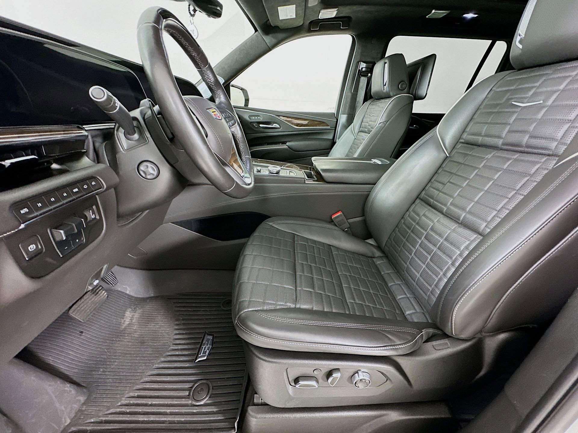 Used 2023 Cadillac Escalade ESV Sport Platinum w/ Heavy-Duty Trailer Package AWD/4WD image 22