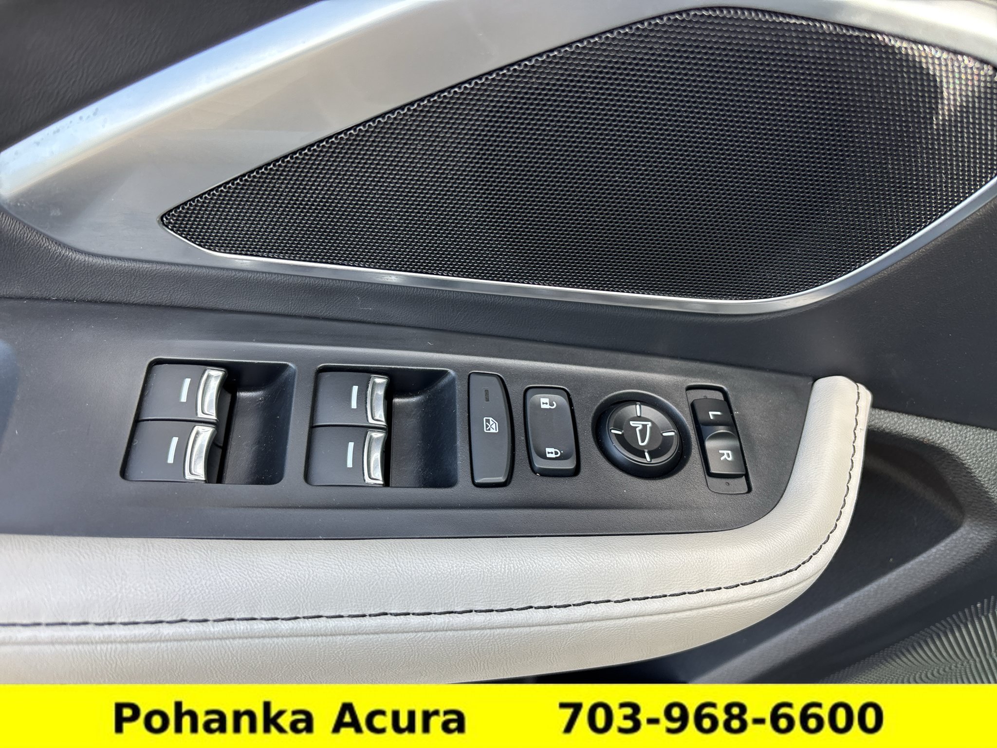 Used 2025 Acura RDX SH-AWD image 23