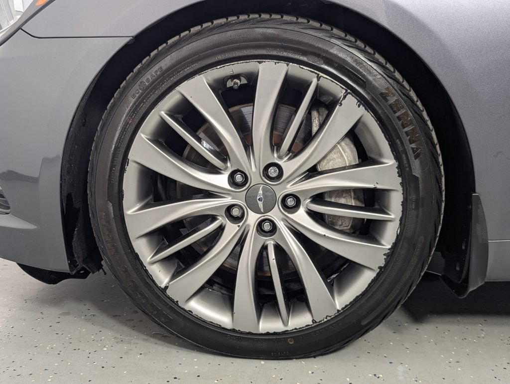 Used 2015 Hyundai Genesis 5.0 RWD image 9
