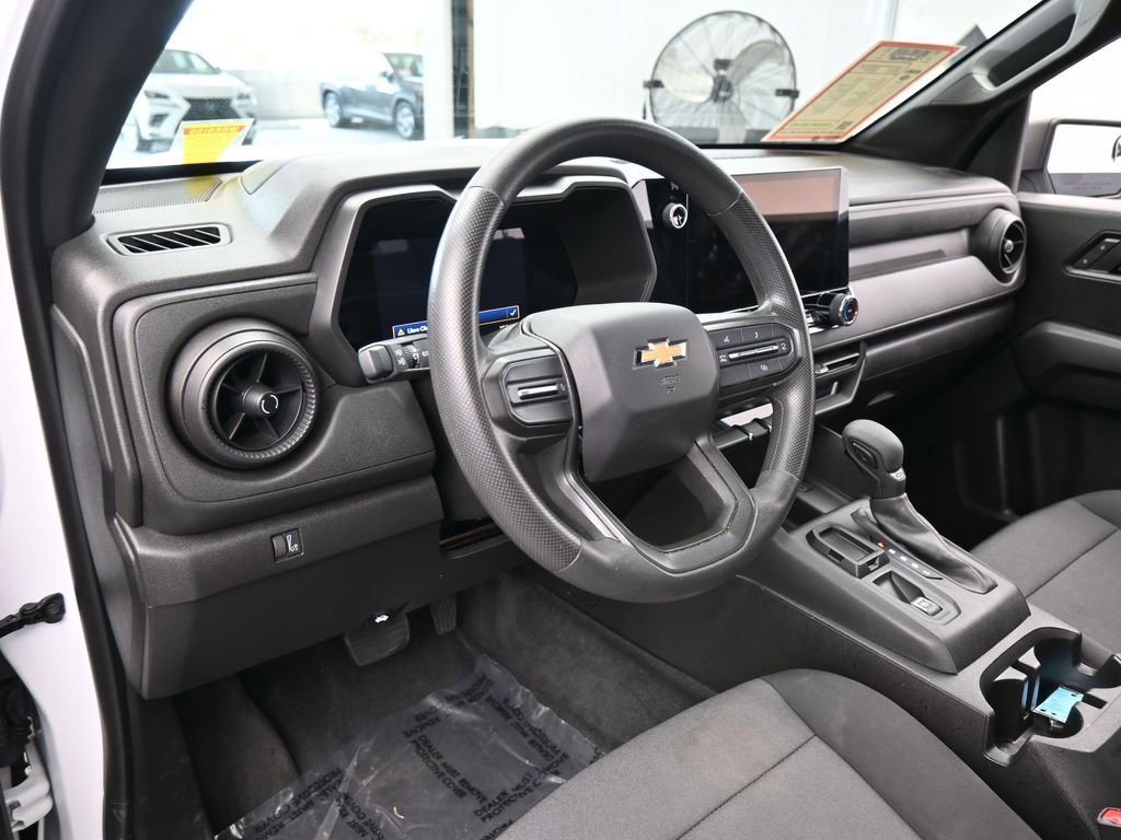 Used 2023 Chevrolet Colorado W/T image 10