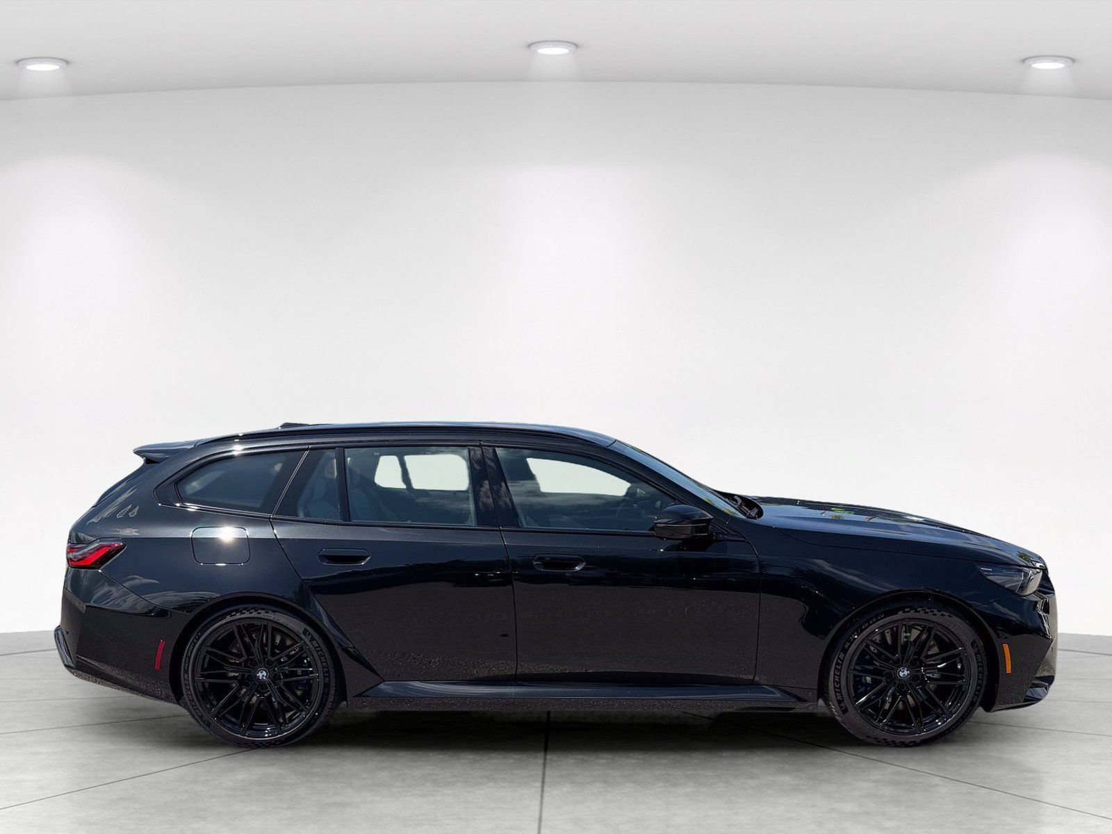 New 2027 BMW M5 Touring AWD/4WD image 3